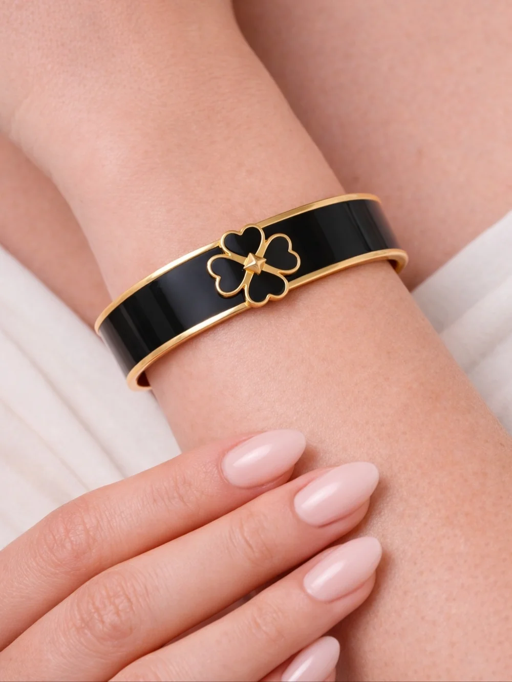 Kate Spade New York Everyday Spade Gold & Black Clover Enamel Bangle Bracelet - Picture 3 of 3